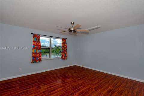 Villa ou maison à louer à Miramar, Floride: 4 chambres, 332.5 m2 № 2146089 - photo 5