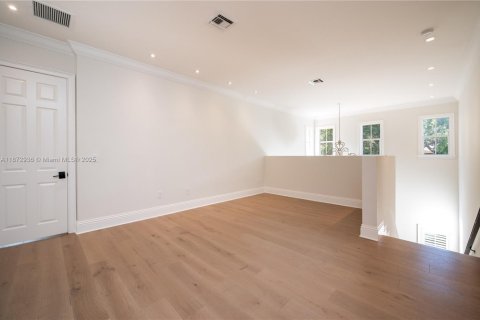 House in Coral Gables, Florida 7 bedrooms, 521.74 sq.m. № 1927856 - photo 29