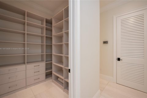 House in Coral Gables, Florida 7 bedrooms, 521.74 sq.m. № 1927856 - photo 26