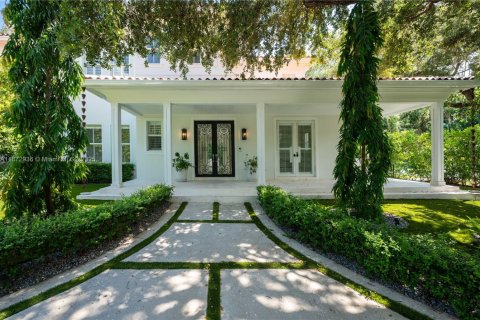 House in Coral Gables, Florida 7 bedrooms, 521.74 sq.m. № 1927856 - photo 2