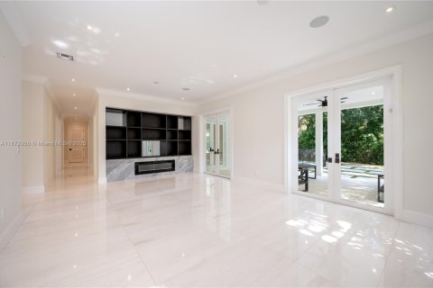 House in Coral Gables, Florida 7 bedrooms, 521.74 sq.m. № 1927856 - photo 12