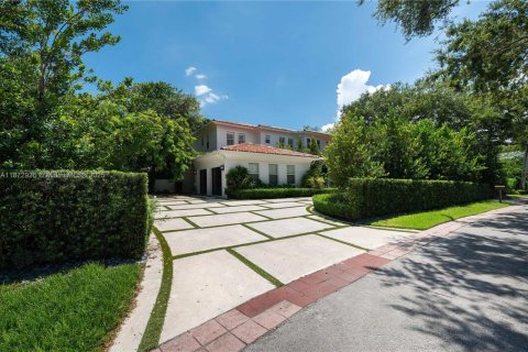 House in Coral Gables, Florida 7 bedrooms, 521.74 sq.m. № 1927856 - photo 4