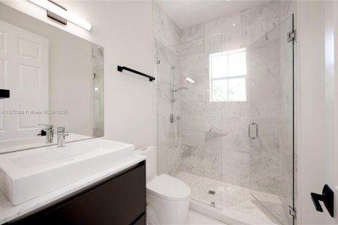 House in Coral Gables, Florida 7 bedrooms, 521.74 sq.m. № 1927856 - photo 27