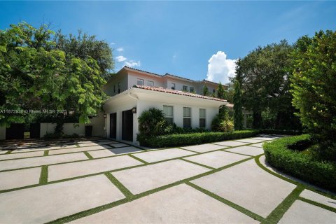House in Coral Gables, Florida 7 bedrooms, 521.74 sq.m. № 1927856 - photo 5