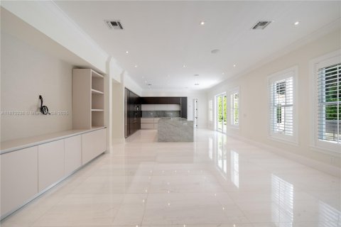 House in Coral Gables, Florida 7 bedrooms, 521.74 sq.m. № 1927856 - photo 15