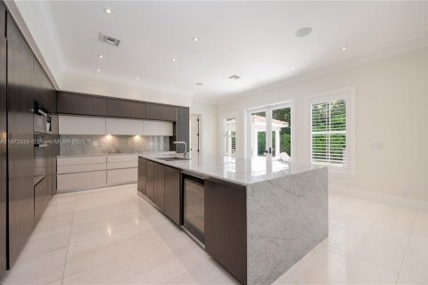 House in Coral Gables, Florida 7 bedrooms, 521.74 sq.m. № 1927856 - photo 22