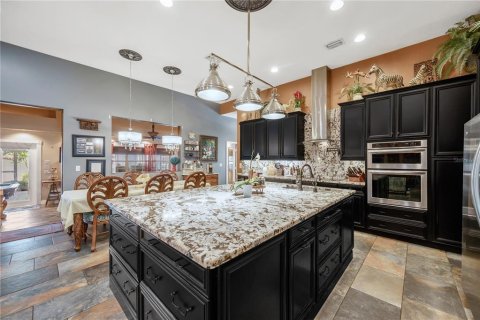 House in Valrico, Florida 4 bedrooms, 270.35 sq.m. № 2229190 - photo 18