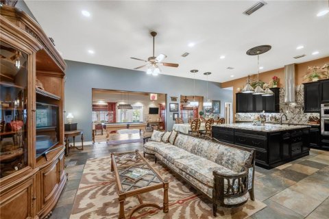 House in Valrico, Florida 4 bedrooms, 270.35 sq.m. № 2229190 - photo 14