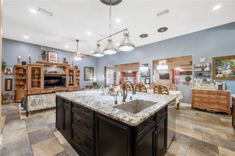 House in Valrico, Florida 4 bedrooms, 270.35 sq.m. № 2229190 - photo 26