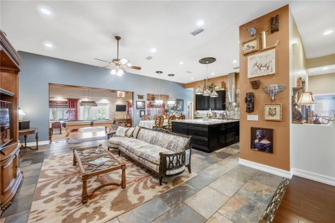 House in Valrico, Florida 4 bedrooms, 270.35 sq.m. № 2229190 - photo 15