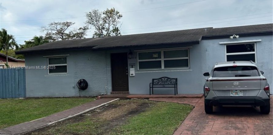 House in Miami, Florida 3 bedrooms, 115.2 sq.m. № 1890566