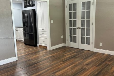 House in Miami, Florida 3 bedrooms, 115.2 sq.m. № 1890566 - photo 10