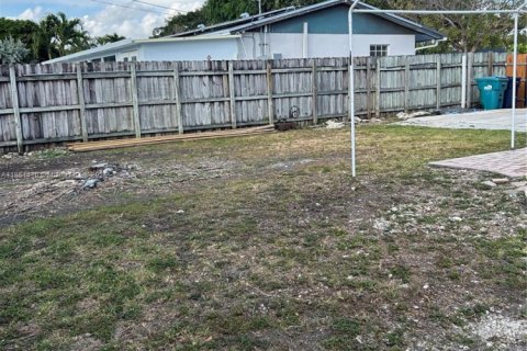 House in Miami, Florida 3 bedrooms, 115.2 sq.m. № 1890566 - photo 2