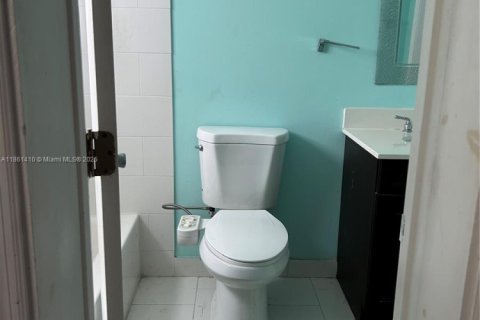 House in Miami, Florida 3 bedrooms, 115.2 sq.m. № 1890566 - photo 17