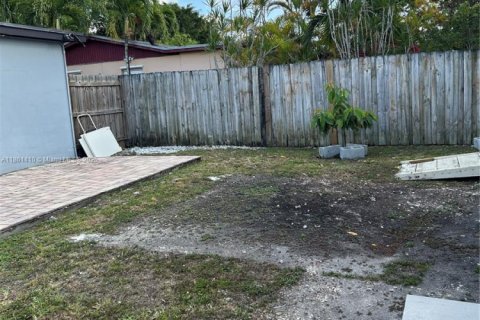 House in Miami, Florida 3 bedrooms, 115.2 sq.m. № 1890566 - photo 3