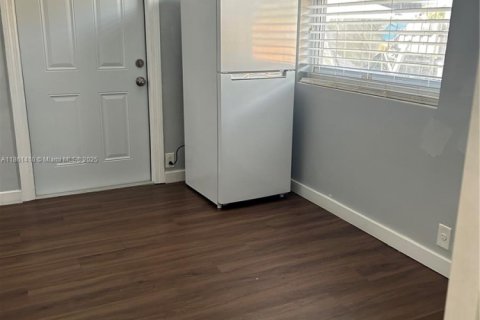 House in Miami, Florida 3 bedrooms, 115.2 sq.m. № 1890566 - photo 18