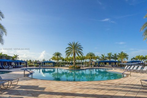 House in Boynton Beach, Florida 3 bedrooms, 185.25 sq.m. № 1994057 - photo 26