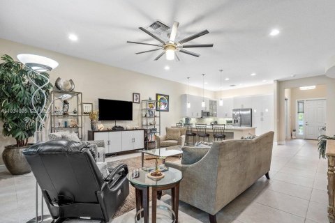 House in Boynton Beach, Florida 3 bedrooms, 185.25 sq.m. № 1994057 - photo 8