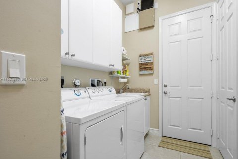 House in Boynton Beach, Florida 3 bedrooms, 185.25 sq.m. № 1994057 - photo 20