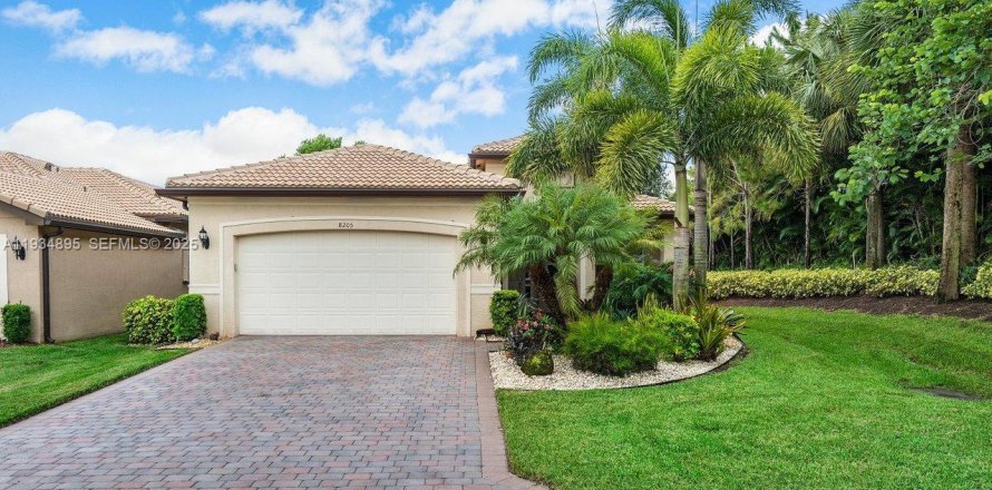 House in Boynton Beach, Florida 3 bedrooms, 185.25 sq.m. № 1994057