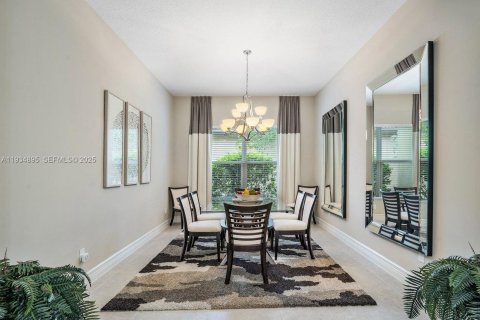 House in Boynton Beach, Florida 3 bedrooms, 185.25 sq.m. № 1994057 - photo 5