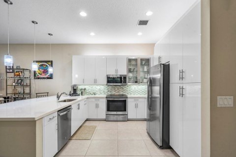 House in Boynton Beach, Florida 3 bedrooms, 185.25 sq.m. № 1994057 - photo 7