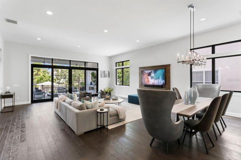 House in Tampa, Florida 5 bedrooms, 546.92 sq.m. № 1589997 - photo 7
