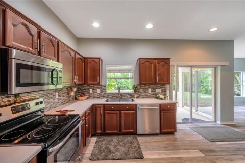 Casa en venta en New Port Richey, Florida, 5 dormitorios, 244.8 m2 № 1808383 - foto 28