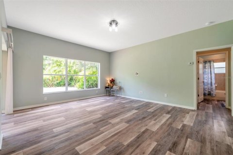 Casa en venta en New Port Richey, Florida, 5 dormitorios, 244.8 m2 № 1808383 - foto 21