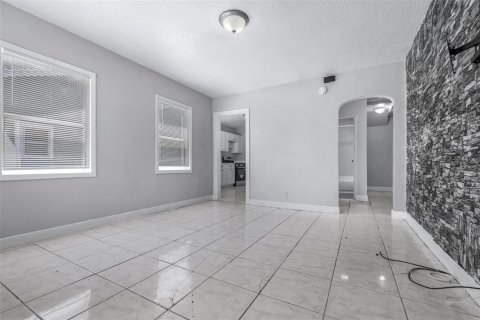 Villa ou maison à louer à Saint Petersburg, Floride: 4 chambres, 97.36 m2 № 2405138 - photo 7