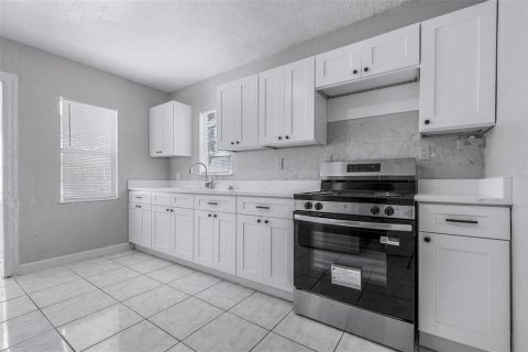 Villa ou maison à louer à Saint Petersburg, Floride: 4 chambres, 97.36 m2 № 2405138 - photo 12