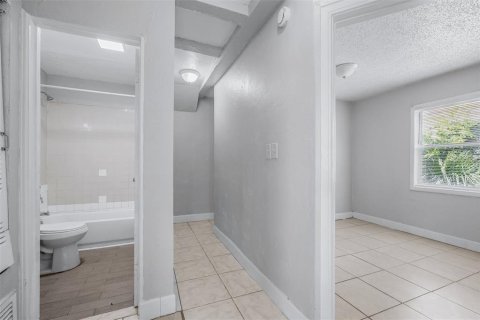 Villa ou maison à louer à Saint Petersburg, Floride: 4 chambres, 97.36 m2 № 2405138 - photo 18