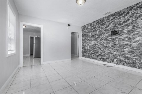 Villa ou maison à louer à Saint Petersburg, Floride: 4 chambres, 97.36 m2 № 2405138 - photo 8