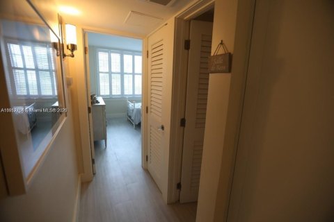 Copropriété à vendre à Miami Beach, Floride: 2 chambres, 95.69 m2 № 1977229 - photo 17