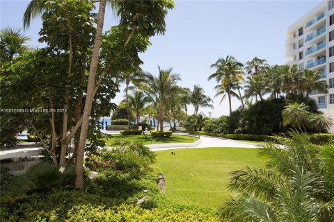 Copropriété à vendre à Miami Beach, Floride: 2 chambres, 95.69 m2 № 1977229 - photo 7
