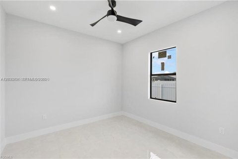 Casa en venta en Cape Coral, Florida, 4 dormitorios, 179.39 m2 № 2078052 - foto 27