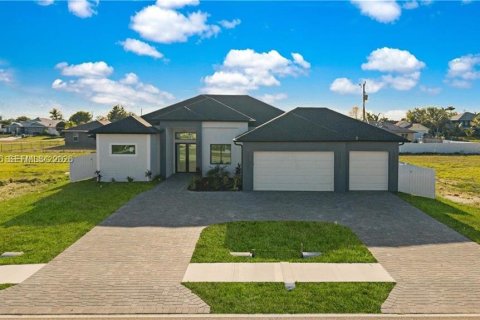 Casa en venta en Cape Coral, Florida, 4 dormitorios, 179.39 m2 № 2078052 - foto 4