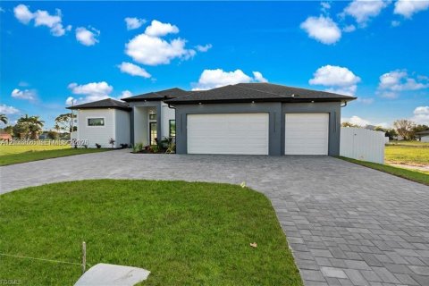 Casa en Cape Coral, Florida 4 dormitorios, 179.39 m2 № 2078052