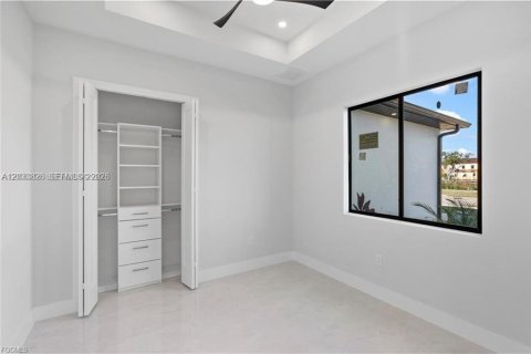 Casa en venta en Cape Coral, Florida, 4 dormitorios, 179.39 m2 № 2078052 - foto 23