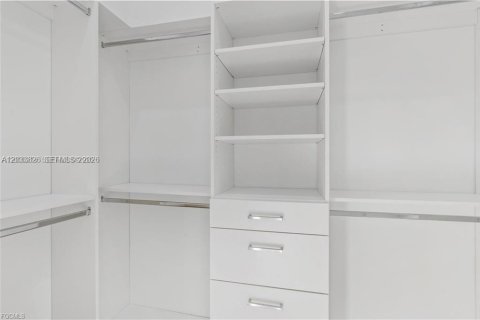 Casa en venta en Cape Coral, Florida, 4 dormitorios, 179.39 m2 № 2078052 - foto 17