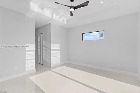 Casa en venta en Cape Coral, Florida, 4 dormitorios, 179.39 m2 № 2078052 - foto 14