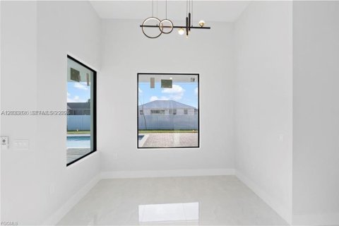 Casa en venta en Cape Coral, Florida, 4 dormitorios, 179.39 m2 № 2078052 - foto 12
