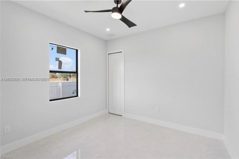 Casa en venta en Cape Coral, Florida, 4 dormitorios, 179.39 m2 № 2078052 - foto 26