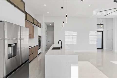 Casa en venta en Cape Coral, Florida, 4 dormitorios, 179.39 m2 № 2078052 - foto 11