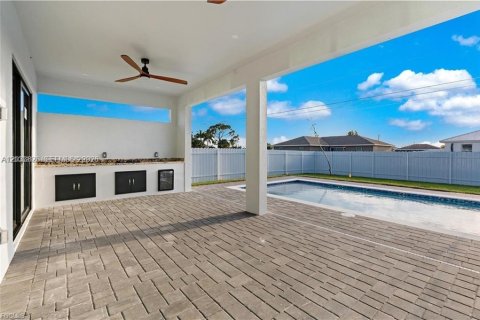 Casa en venta en Cape Coral, Florida, 4 dormitorios, 179.39 m2 № 2078052 - foto 29