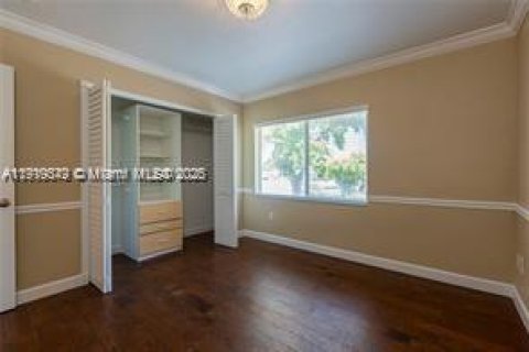 Propiedad comercial en venta en Coral Gables, Florida, 146.97 m2 № 1974183 - foto 11