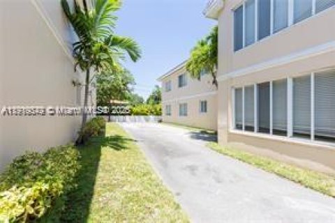 Propiedad comercial en venta en Coral Gables, Florida, 146.97 m2 № 1974183 - foto 2