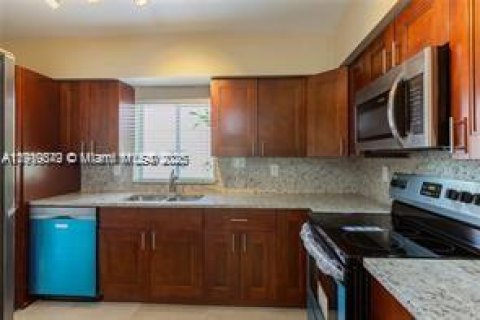 Propiedad comercial en venta en Coral Gables, Florida, 146.97 m2 № 1974183 - foto 7