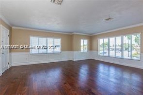 Propiedad comercial en venta en Coral Gables, Florida, 146.97 m2 № 1974183 - foto 3