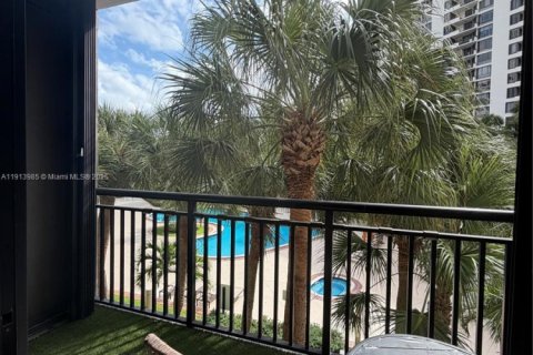 Condo in Miami, Florida, 1 bedroom  № 1971218 - photo 9